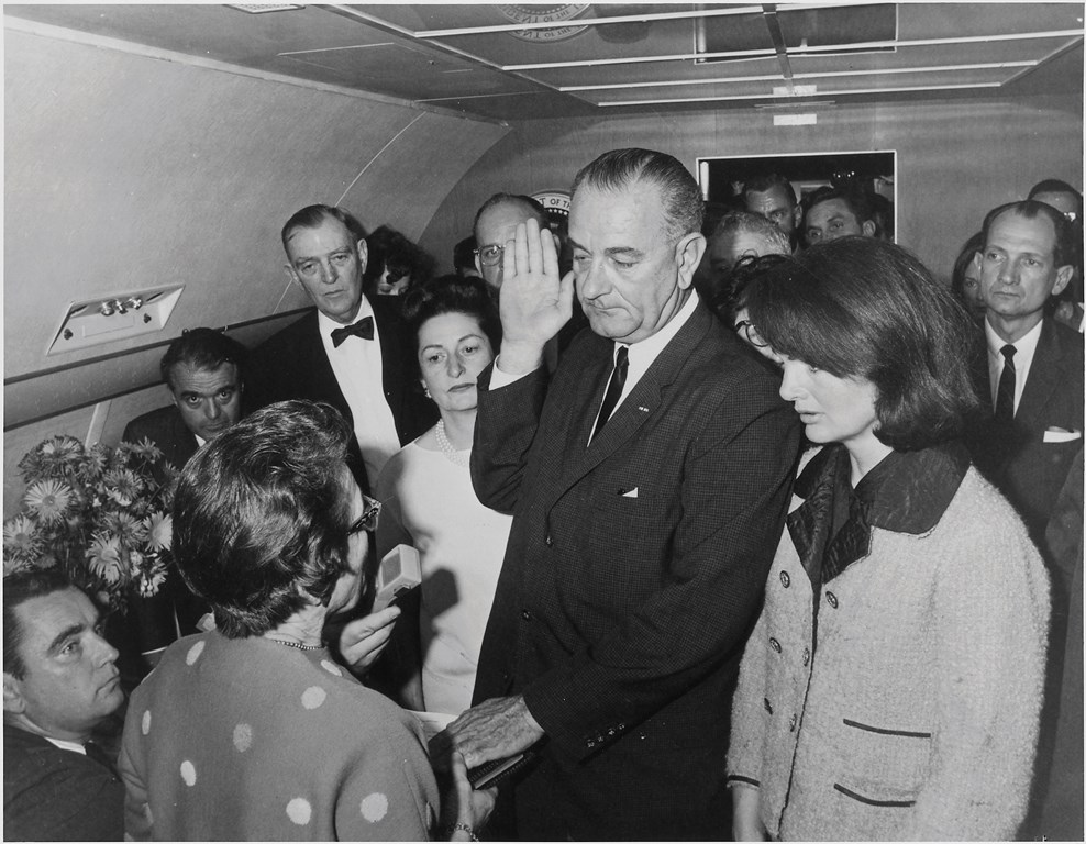 1963-11-22_LBJ_SwearingIn