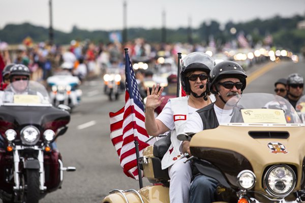 A Gold Star mother waves to the crowd lining the street of Lincoln Memorial Circle