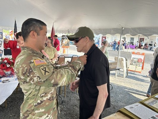 VWC&#39;s Col. Tom pins a Vietnam veteran.