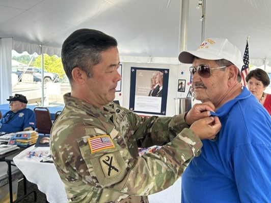 VWC&#39;s Col. Tom pins a Vietnam veteran.