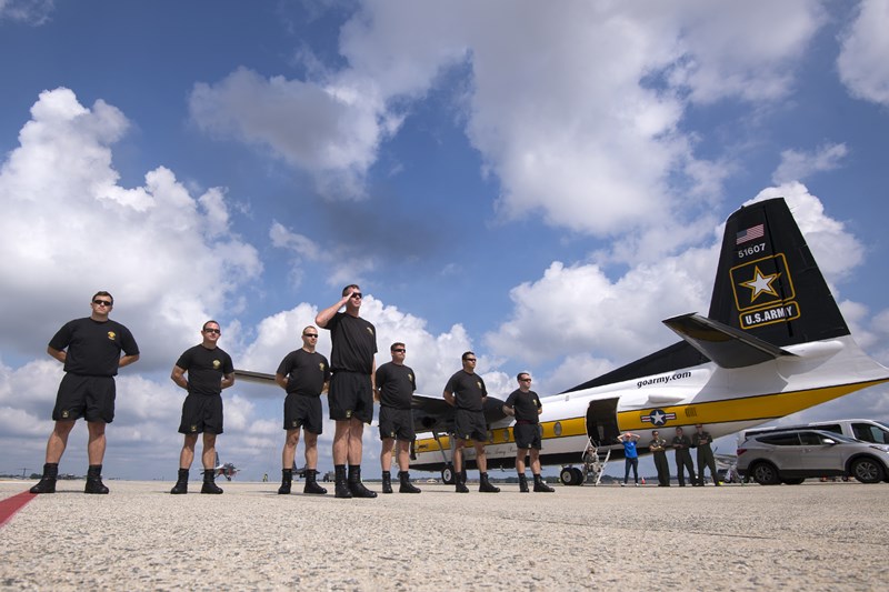 Photo of members of the U.S. Army Parachute Team Golden Knights